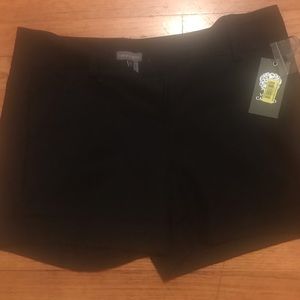 Womens size 6 Vince Camuto black shorts new